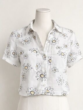 SO White Daisy Print Button-Front Shirt